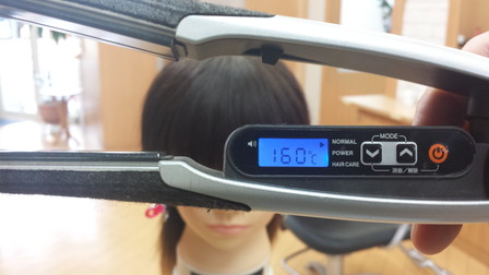 160℃に設定したストレートアイロン