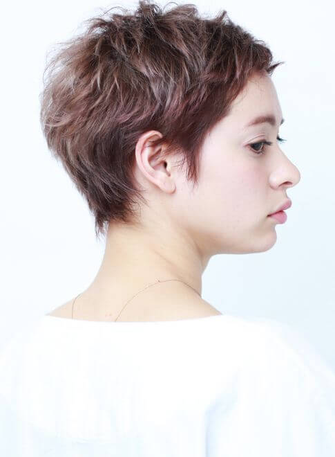 ボーイッシュな女性の写真