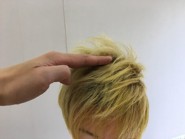 トップは立ててワックスをつける写真