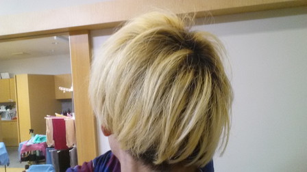 さらにホワイトブリーチする前の写真 後頭部