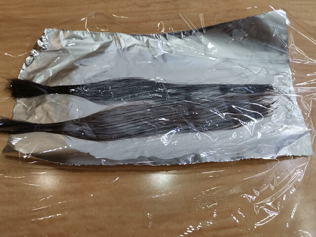 グレーで染める黒髪と茶髪