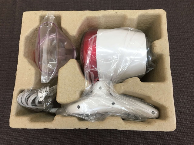 アイリスオーヤマハンズフリードライヤーの中身の写真