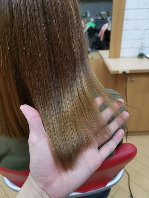 ブリーチなしアッシュグレーの毛先