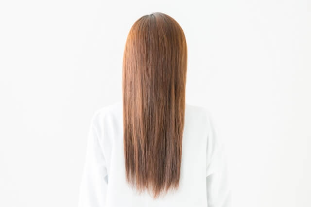 長い髪の毛の女性の写真