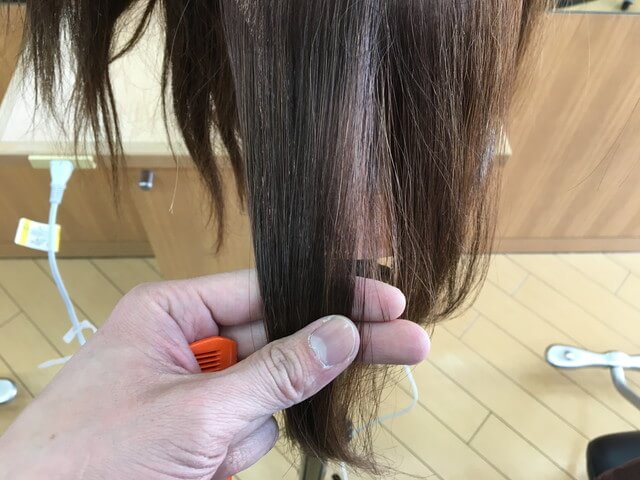 ヘアビューロンで伸ばした後の髪の毛のうるおいの写真