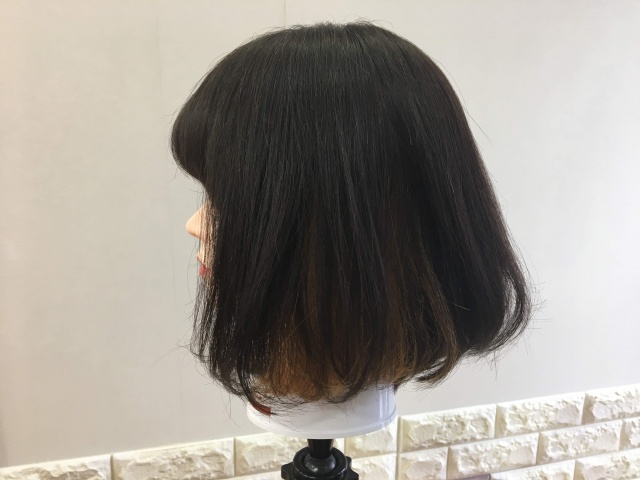 ボブヘアの耳上インナーカラーの写真