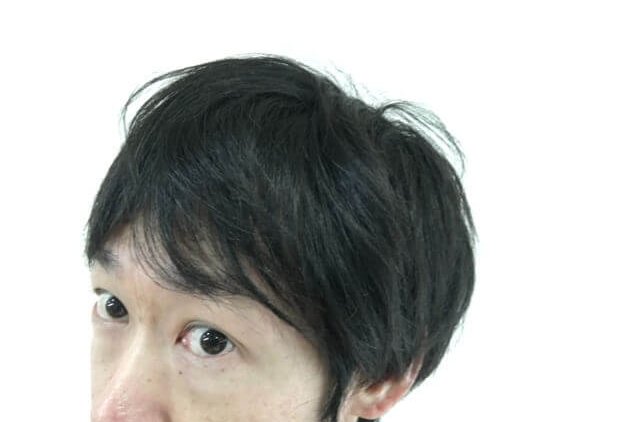 寝起きの髪の毛横の写真
