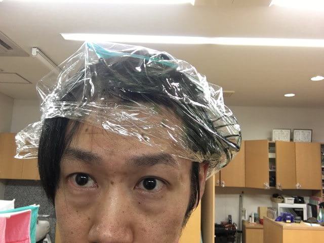 マニキュア後ラップを付けた写真