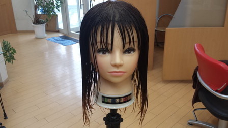 濡らして寝癖を取った状態の髪の毛
