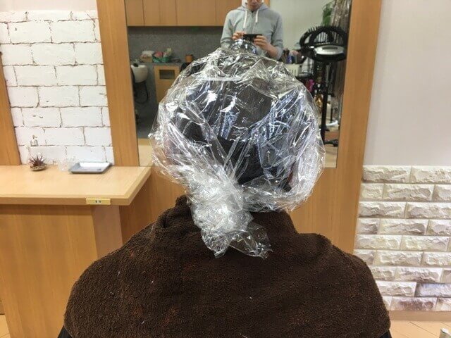カラートリートメント2回目染めている写真