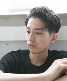 ジェルでスタイリングしてある男の髪型