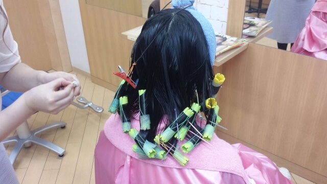 パーマのロッド巻き終えた状態の写真