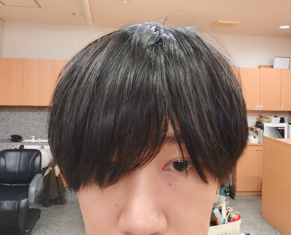 スプレーして夜まで経った髪