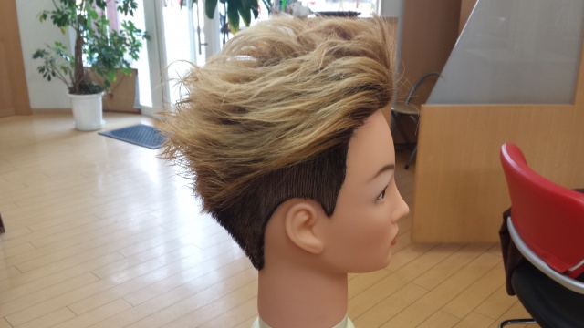 one ok rock Takaさんの髪型　完成写真　背景を変えて