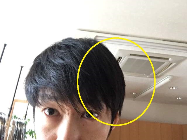 手のひらで左サイドを抑え終った状態の写真