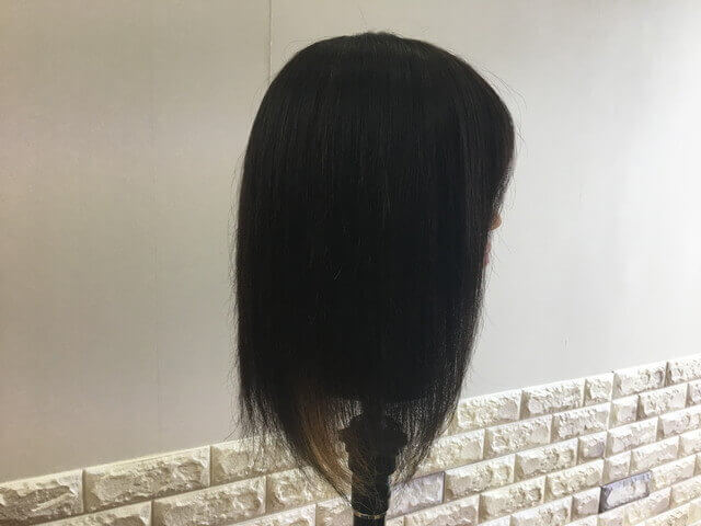 耳後ろインナーカラーの仕上がりの写真