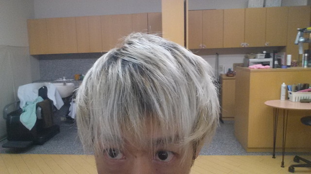 ワックスを落とした髪の毛の写真