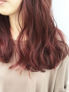 ピンクアッシュの髪の毛の写真